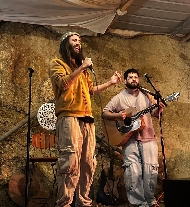 המרתף — הדר שיר ומעיין חיים